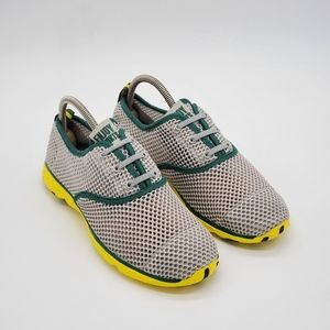 A Leader Watershoes Size 9.5 Yellow